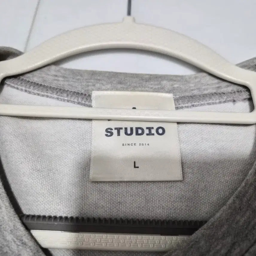 [SOLD OUT] IAB STUDIO 롱슬리브 그레이