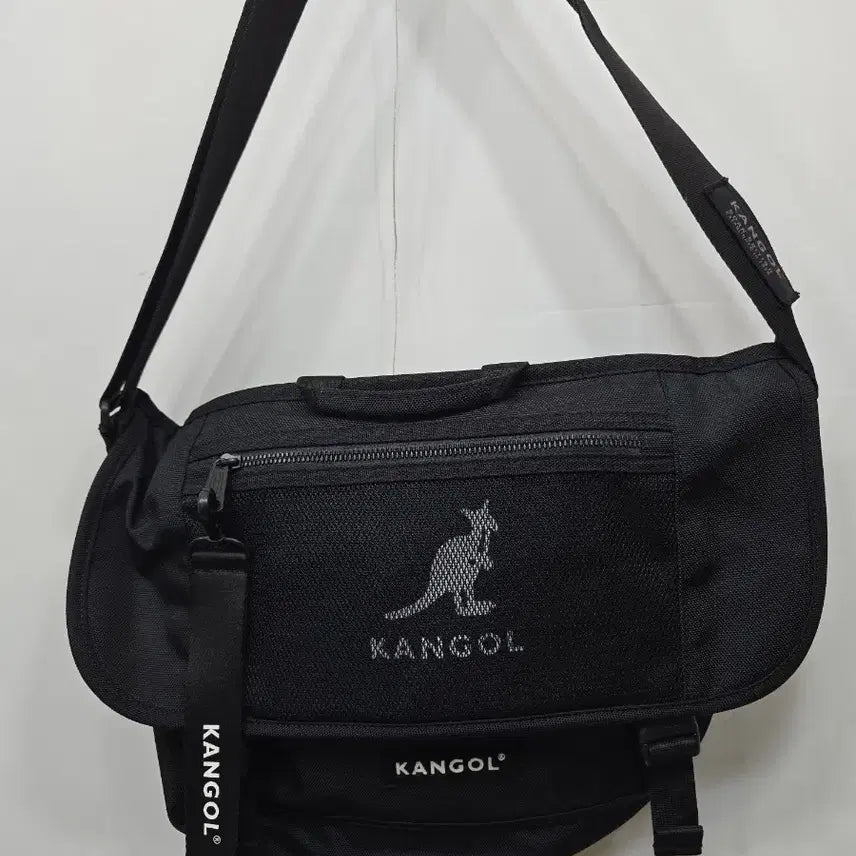 [BUNJANG] Kangol Crossbody Bag / 캉골 가방