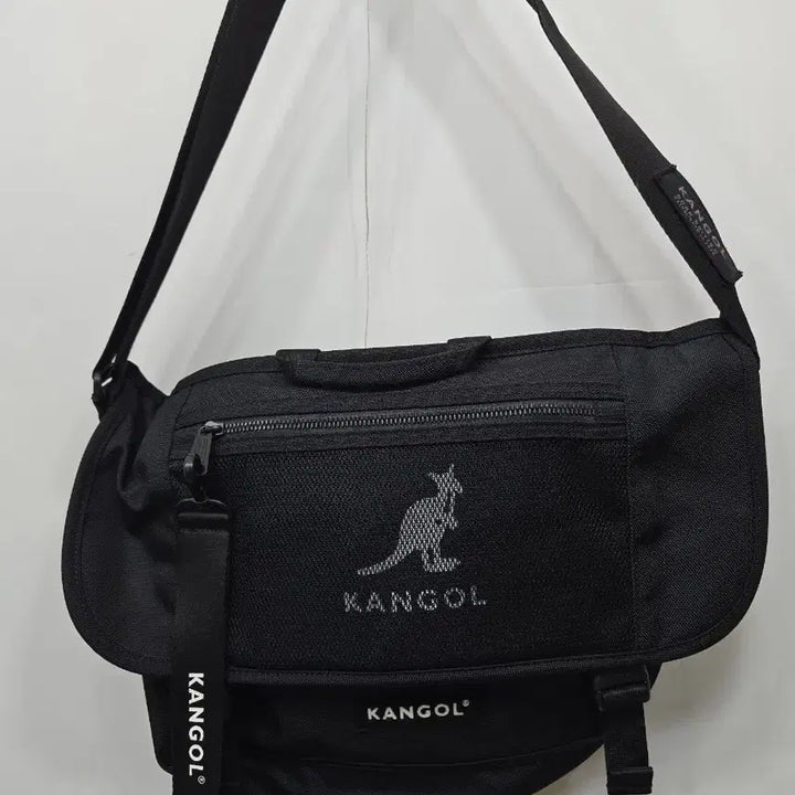 [BUNJANG] Kangol Crossbody Bag / 캉골 가방