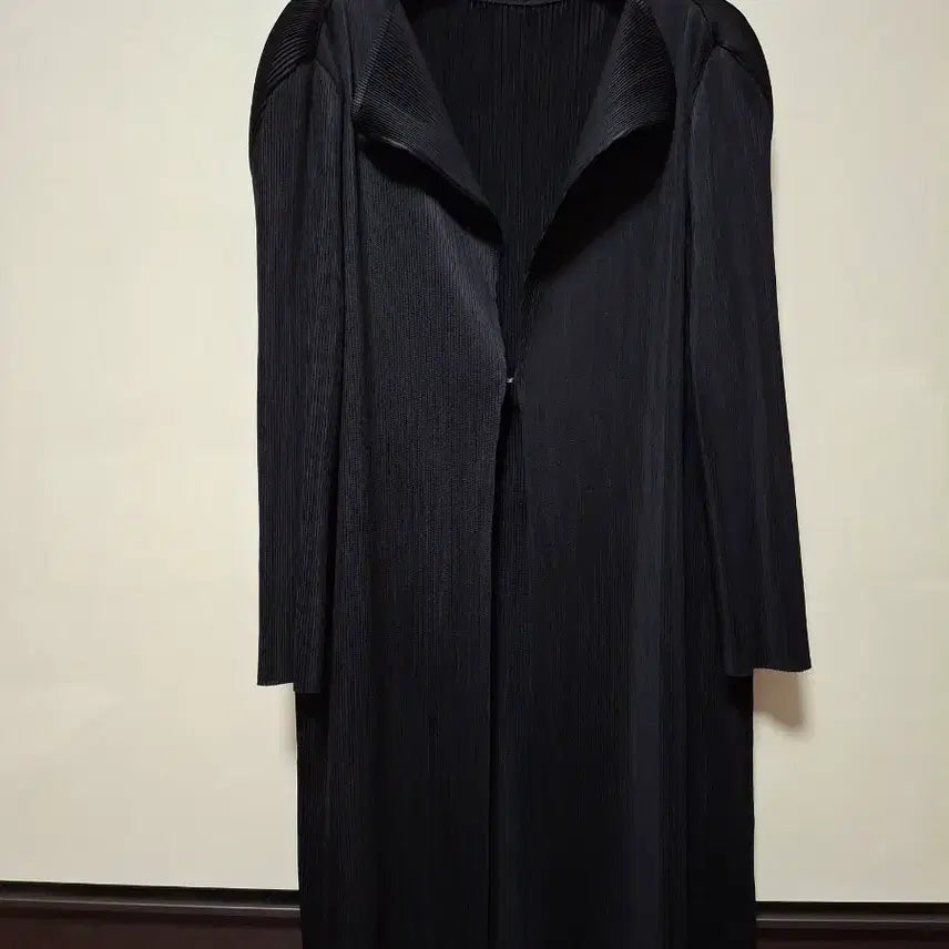 [BUNJANG] Pleats Me Black Pleated Long Cardigan / 플리츠미 블랙 플리츠 롱 가디건