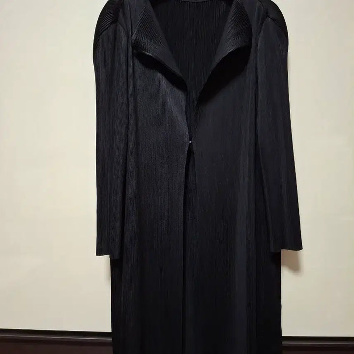 [BUNJANG] Pleats Me Black Pleated Long Cardigan / 플리츠미 블랙 플리츠 롱 가디건