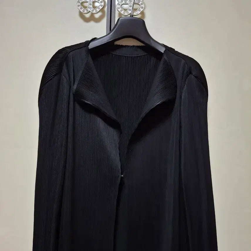 [BUNJANG] Pleats Me Black Pleated Long Cardigan / 플리츠미 블랙 플리츠 롱 가디건