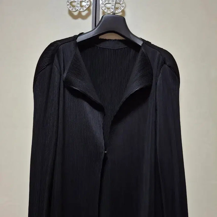 [BUNJANG] Pleats Me Black Pleated Long Cardigan / 플리츠미 블랙 플리츠 롱 가디건