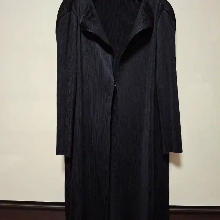 [BUNJANG] Pleats Me Black Pleated Long Cardigan / 플리츠미 블랙 플리츠 롱 가디건