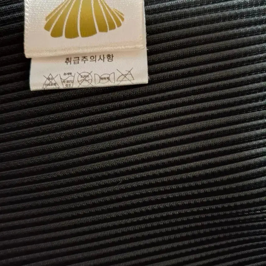 [BUNJANG] Pleats Me Black Pleated Long Cardigan / 플리츠미 블랙 플리츠 롱 가디건