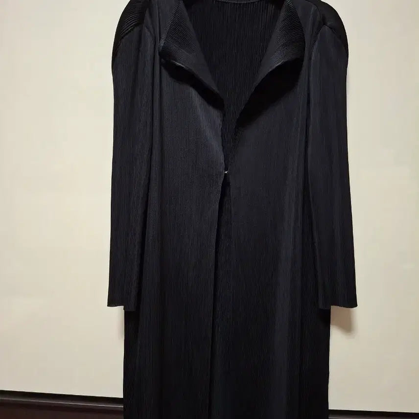[BUNJANG] Pleats Me Black Pleated Long Cardigan / 플리츠미 블랙 플리츠 롱 가디건