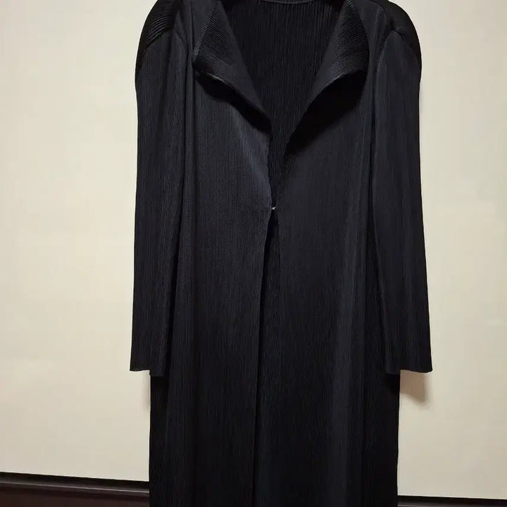 [BUNJANG] Pleats Me Black Pleated Long Cardigan / 플리츠미 블랙 플리츠 롱 가디건