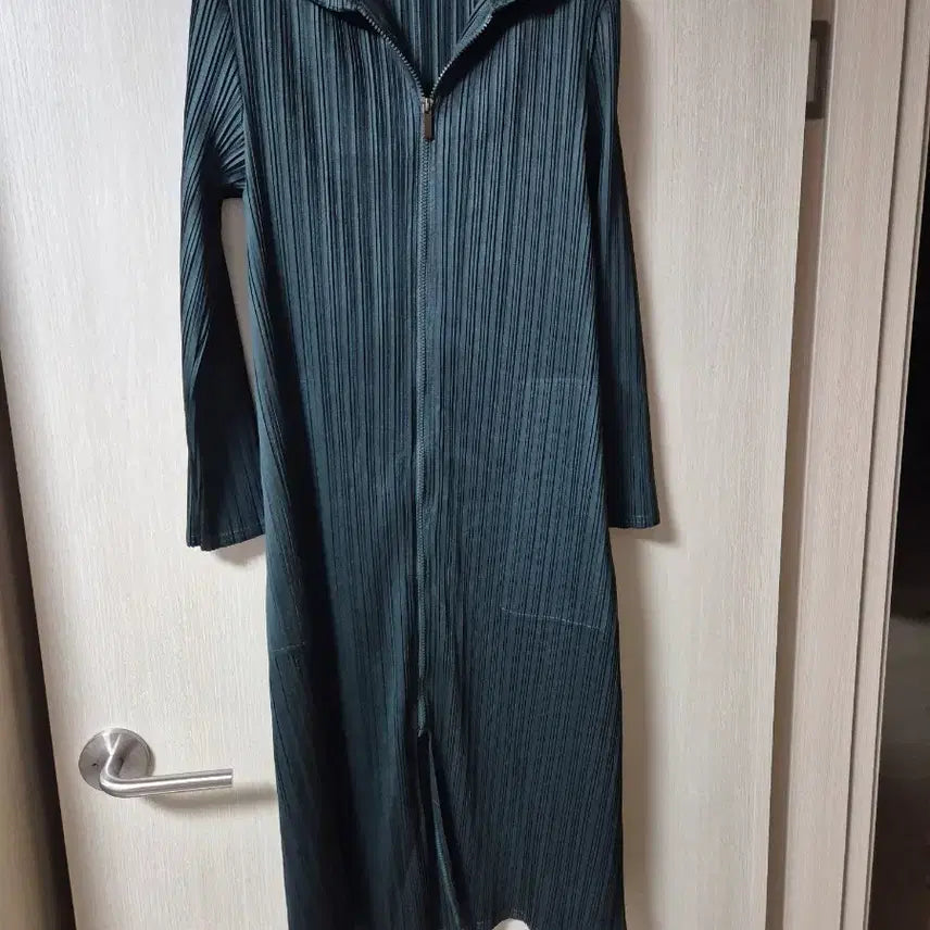 [SOLD OUT] (23년) 플리츠미 롱가디건 플리츠 집업 롱자켓
