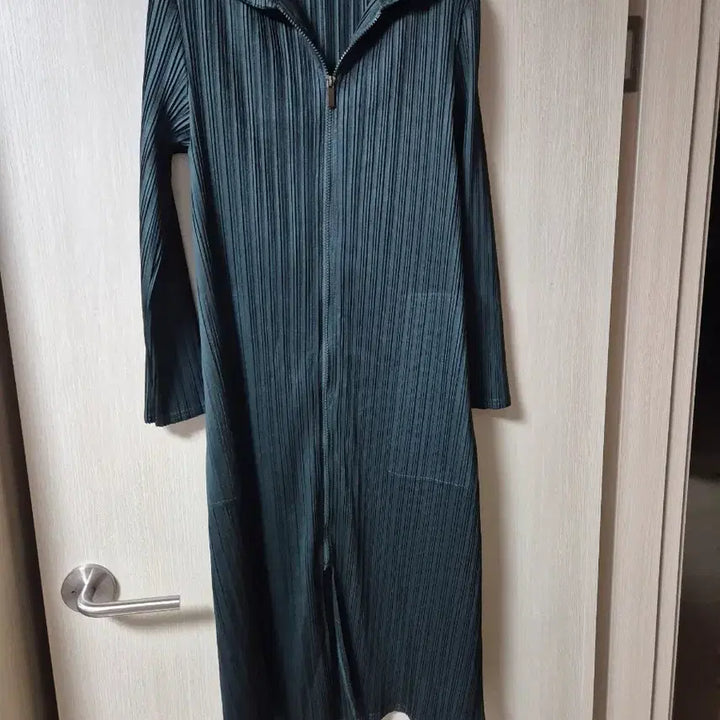[SOLD OUT] (23년) 플리츠미 롱가디건 플리츠 집업 롱자켓
