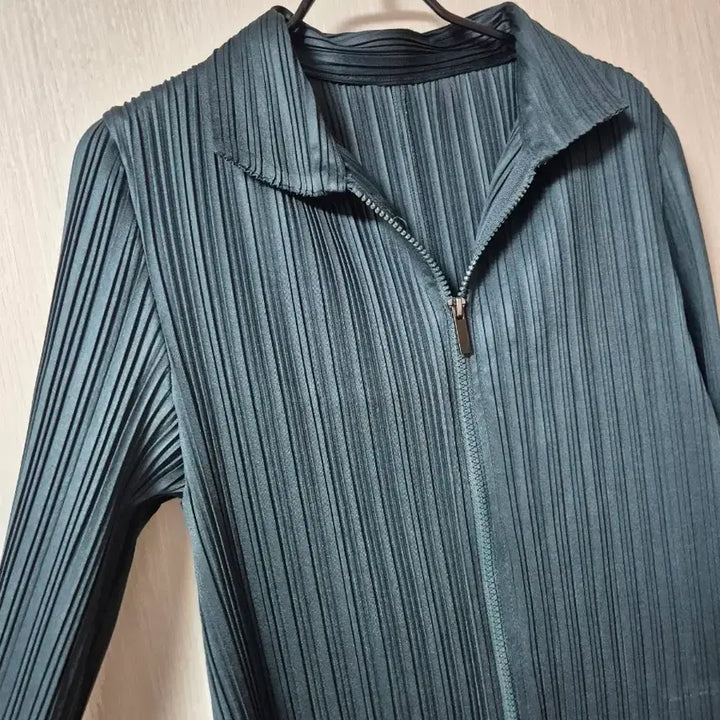 [SOLD OUT] (23년) 플리츠미 롱가디건 플리츠 집업 롱자켓