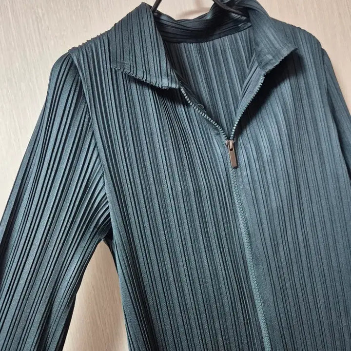 [SOLD OUT] (23년) 플리츠미 롱가디건 플리츠 집업 롱자켓