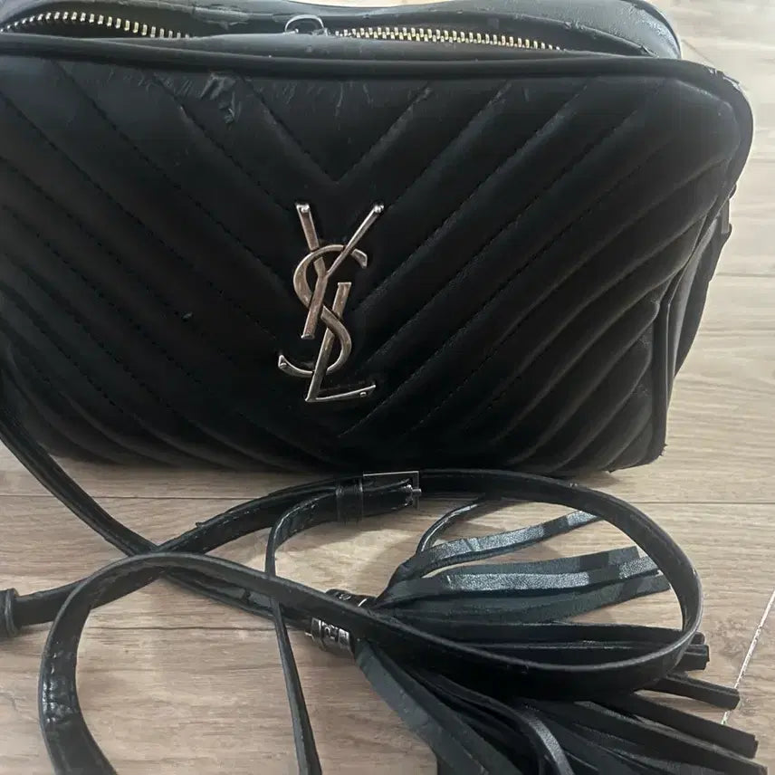 [BUNJANG] Yves Saint Laurent Lou Camera Crossbody Bag / 입생로랑 루 카메라 크로스백