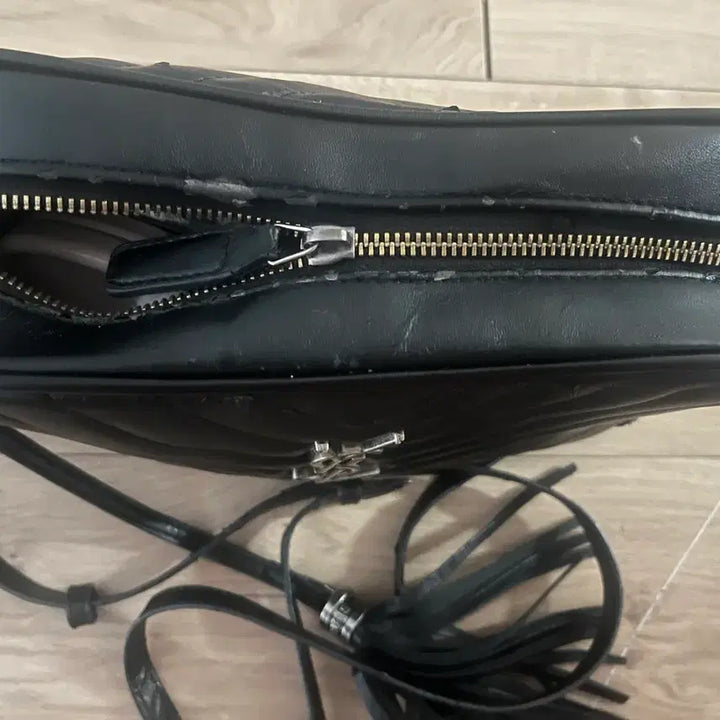 [BUNJANG] Yves Saint Laurent Lou Camera Crossbody Bag / 입생로랑 루 카메라 크로스백