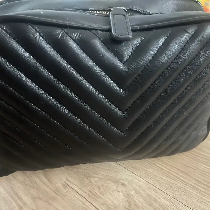 [BUNJANG] Yves Saint Laurent Lou Camera Crossbody Bag / 입생로랑 루 카메라 크로스백