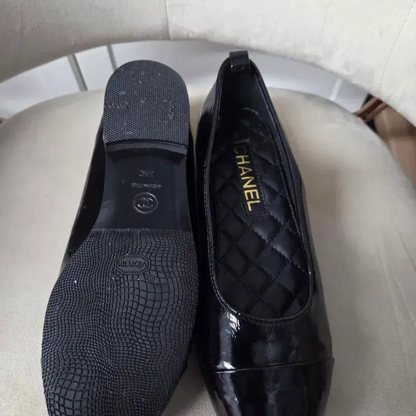 [BUNJANG] Chanel Black Enamel Pumps Women&