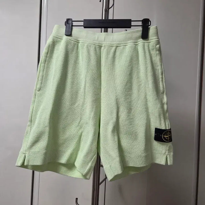 [BUNJANG] Stone Island Bermuda Shorts Light Green / 스톤아일랜드 버뮤다 반바지 라이트그린