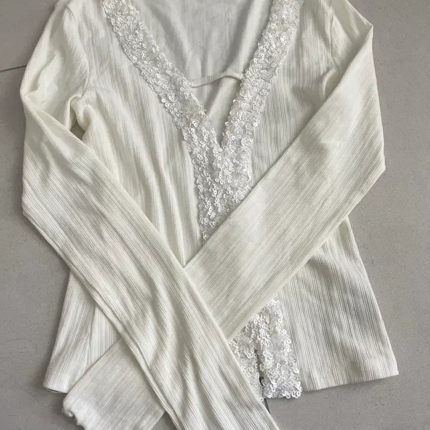 [BUNJANG] White Sequin Knit Top / 화이트 스팽글 니트 탑 (44-55반 추천)