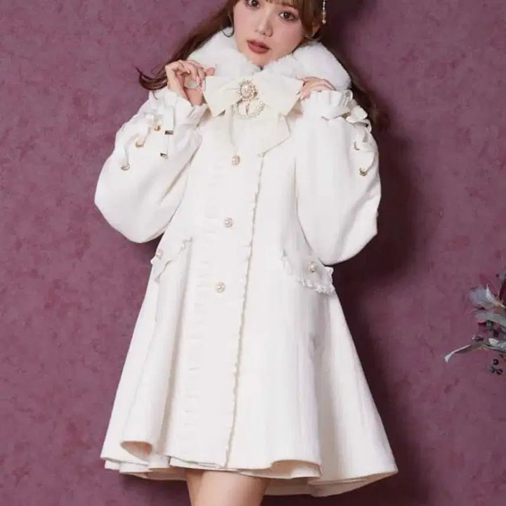[BUNJANG] Rosita Ribbon Brooch Ruffle Fur Lace-Up Coat / 로지타 리본 브로치 러플 퍼 진주 프릴 레이스업 코트 화이트 아이보리