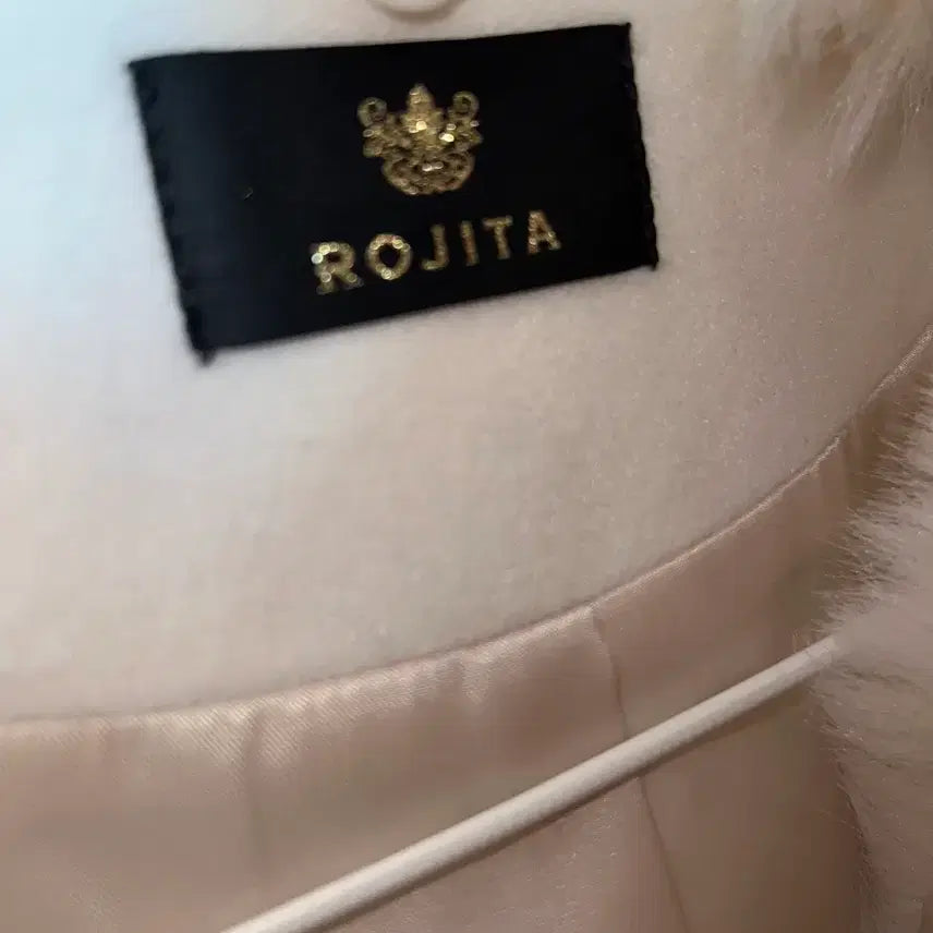 [BUNJANG] Rosita Ribbon Brooch Ruffle Fur Lace-Up Coat / 로지타 리본 브로치 러플 퍼 진주 프릴 레이스업 코트 화이트 아이보리
