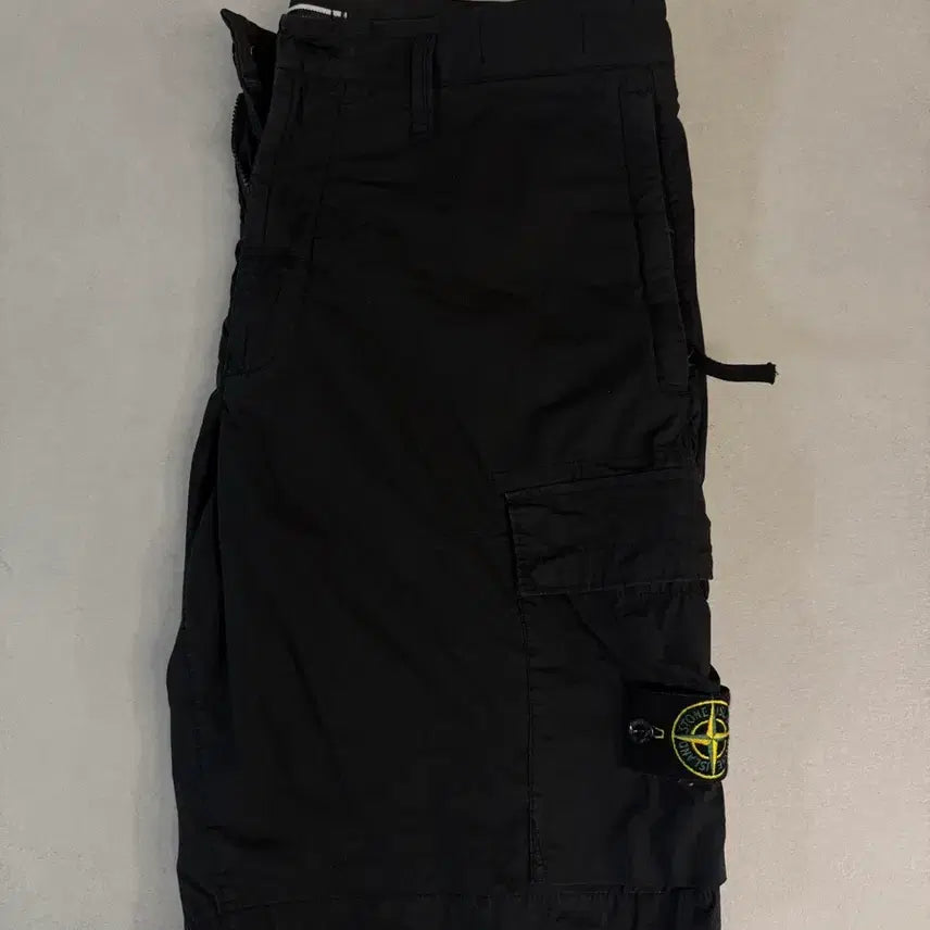 [SOLD OUT] 스톤아일랜드 블랙 카고 반바지 34