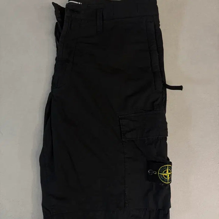[SOLD OUT] 스톤아일랜드 블랙 카고 반바지 34