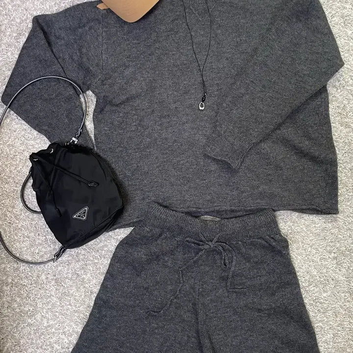 [BUNJANG] Charcoal Knit &amp; Shorts Set New Product / 챠콜니트&amp;반바지세트 새상품