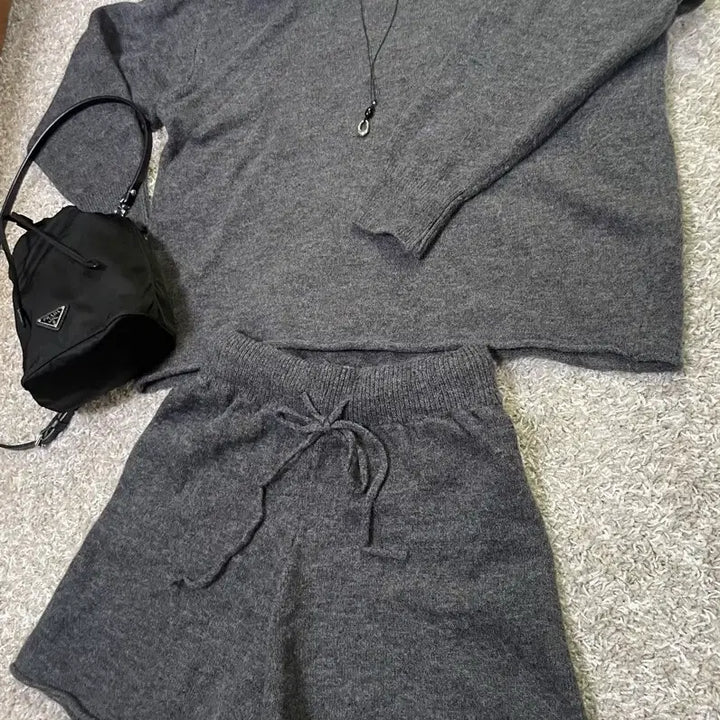 [BUNJANG] Charcoal Knit &amp; Shorts Set New Product / 챠콜니트&amp;반바지세트 새상품