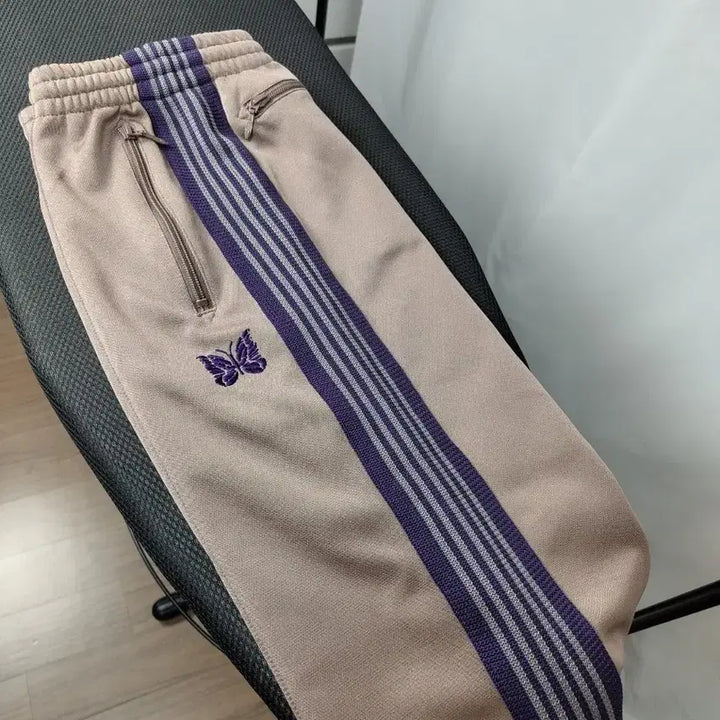 [BUNJANG] Needles Straight Track Pants Taupe/Purple S / 니들스 트랙팬츠 스트레이트 토프/퍼플 s