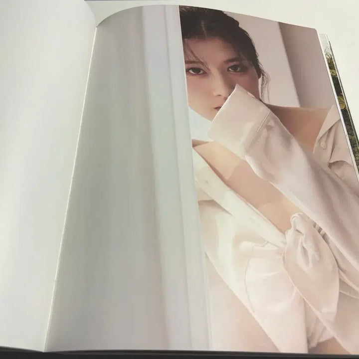 [BUNJANG] Twice Sana 1st Photobook / 트와이스 사나 1st 포토북 Yes, I am Sana.