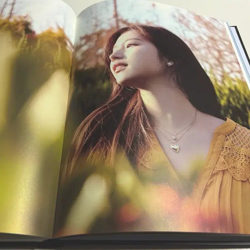 [BUNJANG] Twice Sana 1st Photobook / 트와이스 사나 1st 포토북 Yes, I am Sana.
