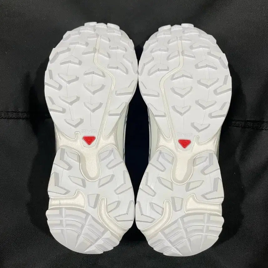[SOLD OUT] XT-6 고어텍스 화이트 실버 250mm