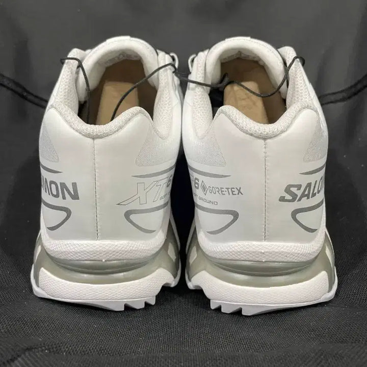 [SOLD OUT] XT-6 고어텍스 화이트 실버 250mm