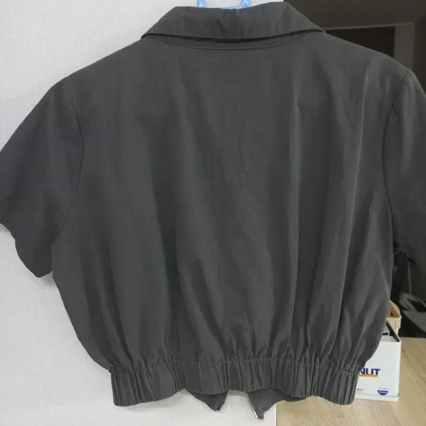 [BUNJANG] Avely Crop Half-Sleeve Zip-Up Jacket / 에이블리 카라넥 크롭 반팔 집업 자켓 교신가능