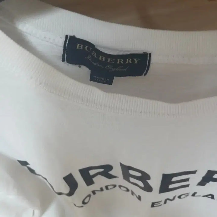 [BUNJANG] Burberry White Logo Short Sleeve T-shirt / 버버리 화이트 로고 반팔 티셔츠