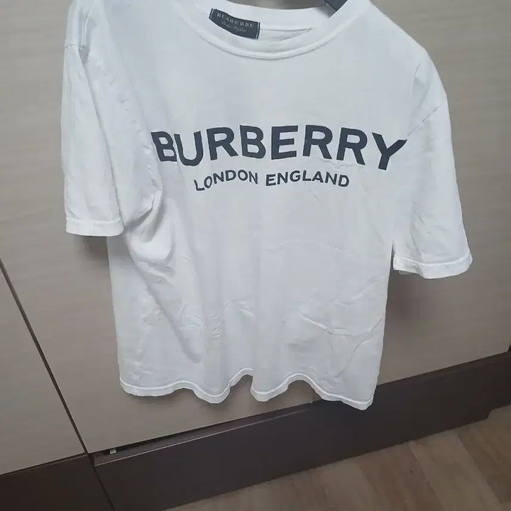 [BUNJANG] Burberry White Logo Short Sleeve T-shirt / 버버리 화이트 로고 반팔 티셔츠