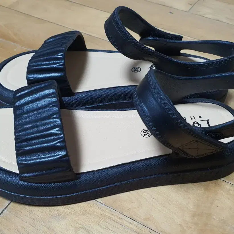 [SOLD OUT] [미사용] Modern Fashion 여성 방수 샌들 블랙 245