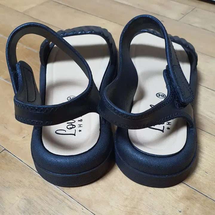 [SOLD OUT] [미사용] Modern Fashion 여성 방수 샌들 블랙 245