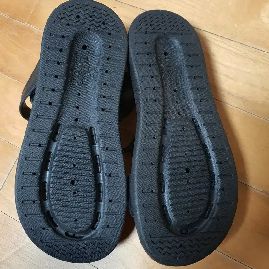 [SOLD OUT] [미사용] Modern Fashion 여성 방수 샌들 블랙 245
