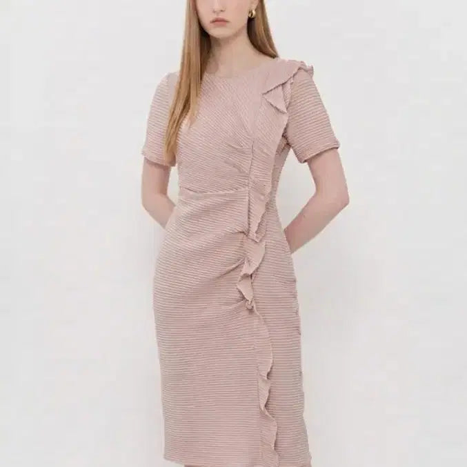 [BUNJANG] The Izzat Collection Pink Ruffle Pleated Dress / 더아이잗컬렉션/핑크 러플 플리츠원피스 55