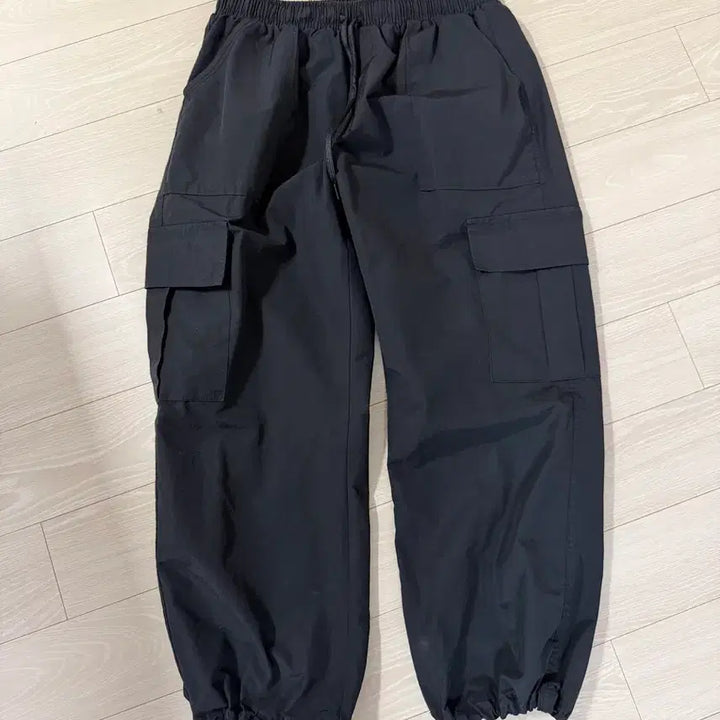 [BUNJANG] MIGNONNEUF 2-way Wide Cargo Jogger Pants - Black (Size 32) / 미뇽네프 2way 와이드 카고 조거팬츠 블랙 32