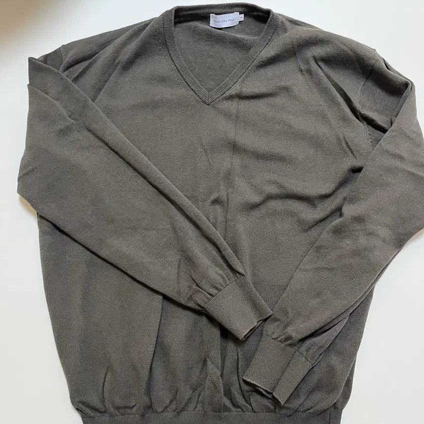 [SOLD OUT] sew 스테디에브리웨어 코튼 브이넥 니트 다크 올리브 3