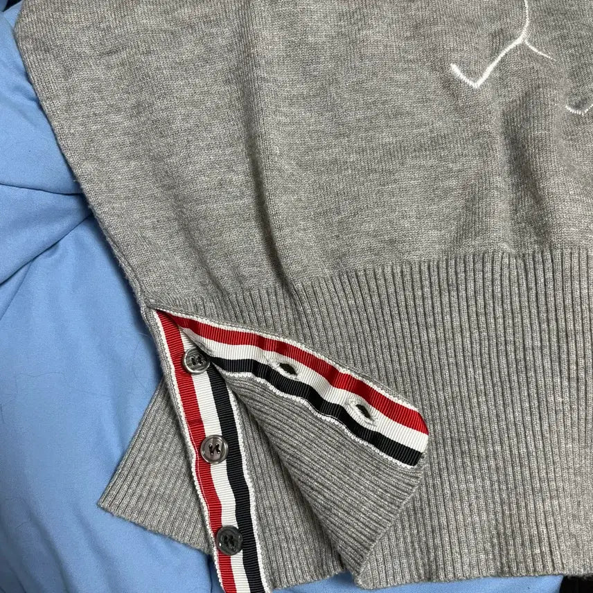 [SOLD OUT] (오늘만판매)톰브라운 니트 그레이 (병행수입)