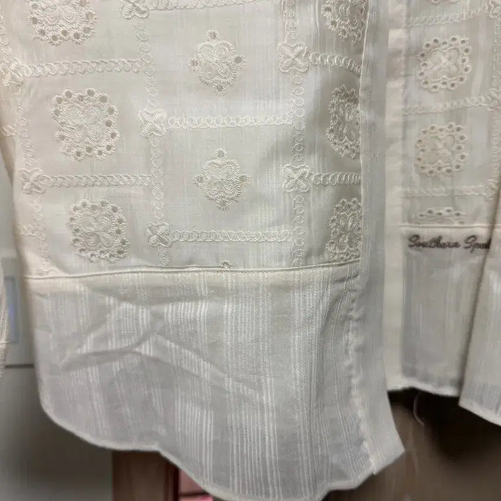 [SOLD OUT] 새상품)아우로 자수 아이보이셔츠