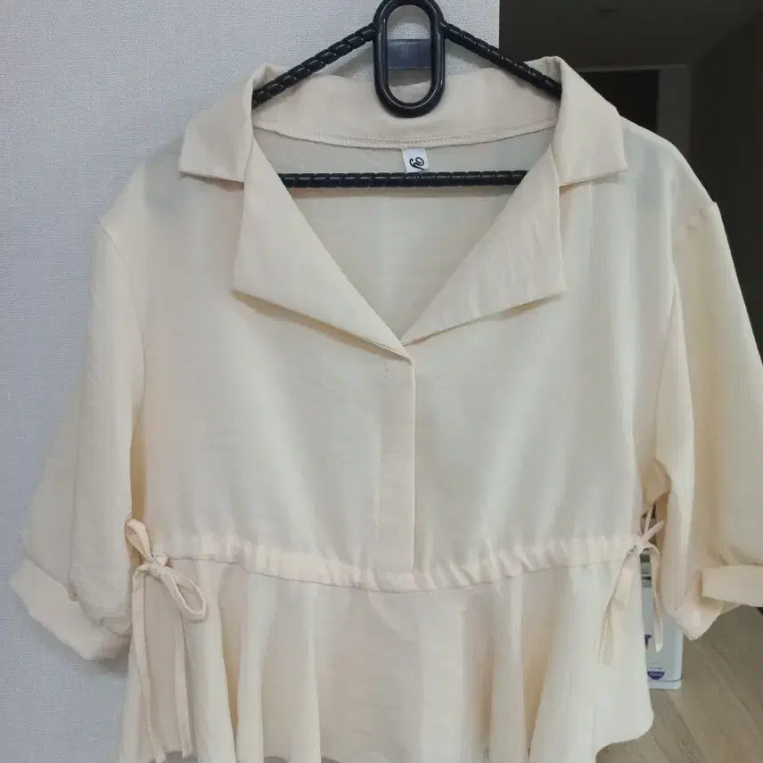 [BUNJANG] Yellow Shirred Blouse / 반팔 크롭 셔링 블라우스 교신가능