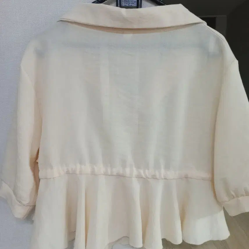 [BUNJANG] Yellow Shirred Blouse / 반팔 크롭 셔링 블라우스 교신가능