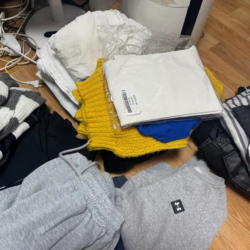 [BUNJANG] Under Armour Assorted Apparel Bundle / 옷 정리/의류/언더아머/니트/바지 등