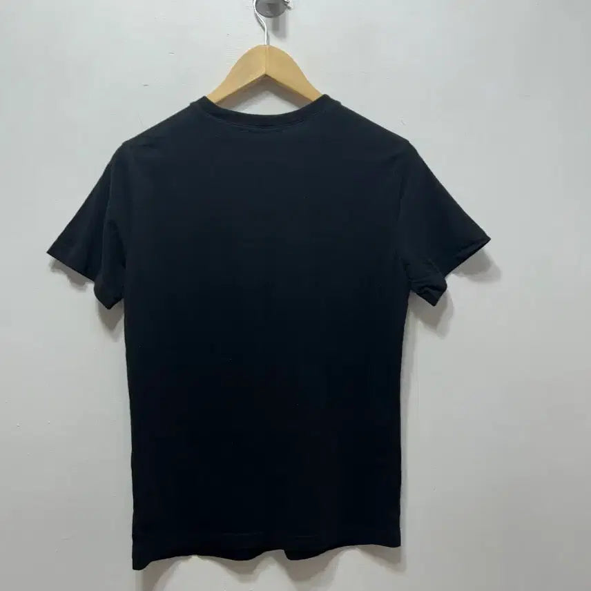 [SOLD OUT] 게스 삼각 로고 블랙 반팔 티셔츠 S