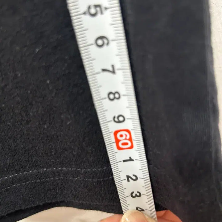 [SOLD OUT] 게스 삼각 로고 블랙 반팔 티셔츠 S