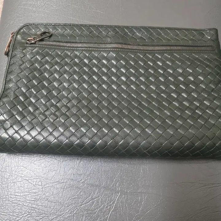 [SOLD OUT] [정품] 보테가베네타 인트레치아토 클러치 (다크그린) 팝니다.