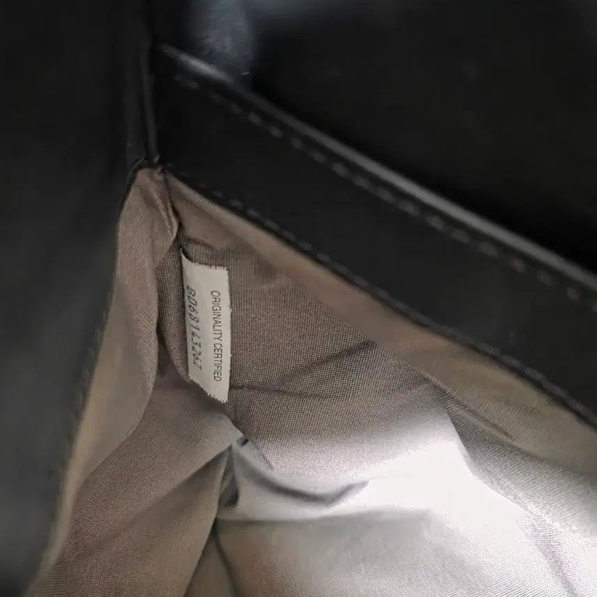 [SOLD OUT] [정품] 보테가베네타 인트레치아토 클러치 (다크그린) 팝니다.